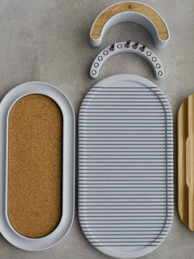 The Calligrapher’s Companion. The components separated, showing the drying rack, two trays, and nib holder with cover.