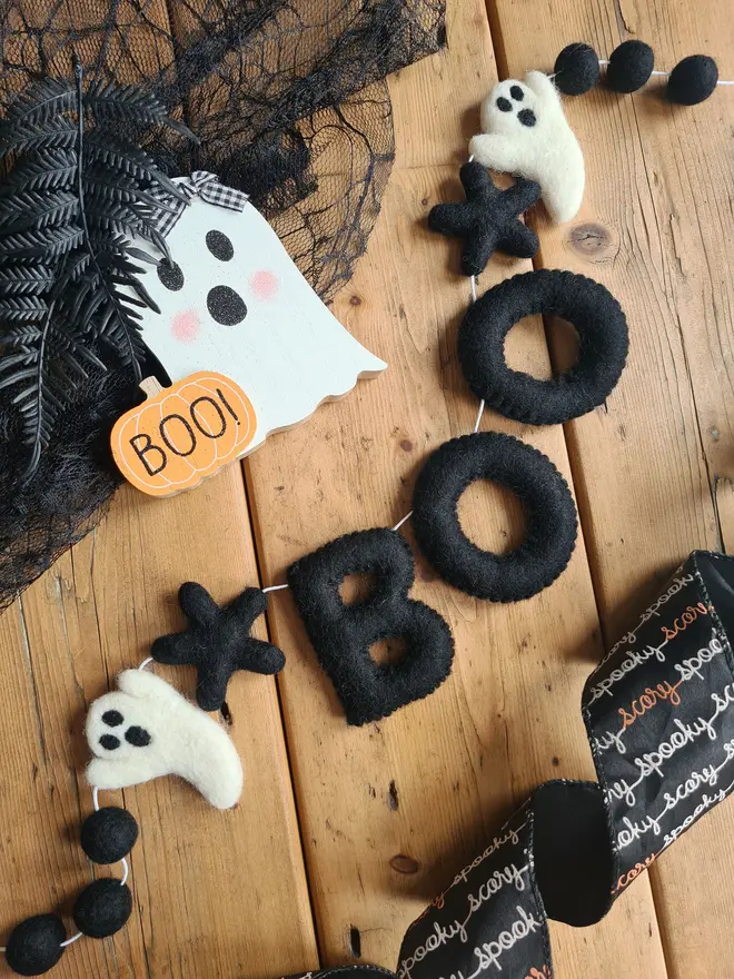 'Boo' Felt Halloween Garland