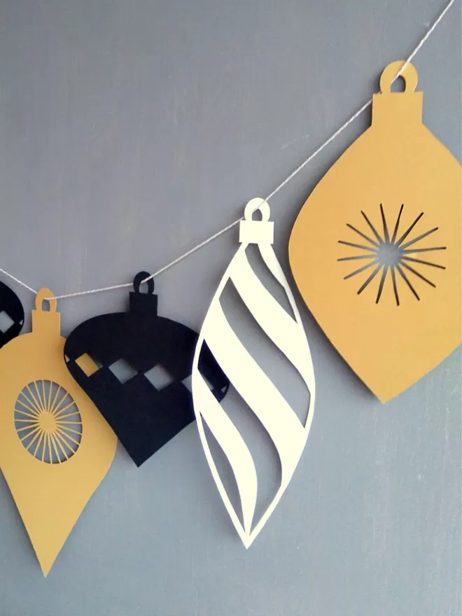 Christmas Baubles Mantle Garland showing white, black and gold bauble shapes