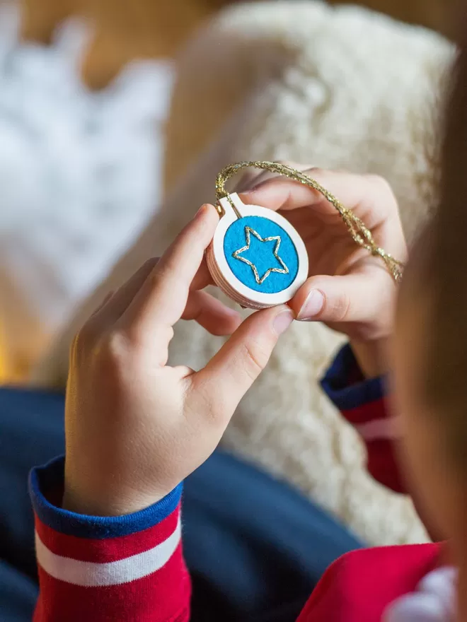 Star mini embroidery hoop kit