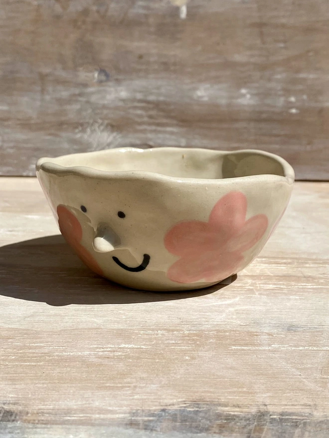 pink daisy ceramic pot - angle