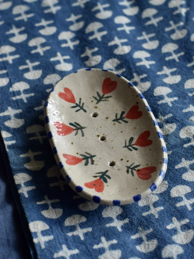 ceramic soap dish with heart pattern