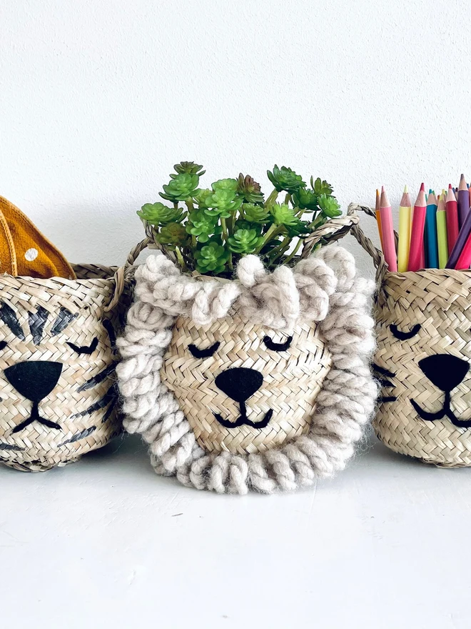 Natural Lion Seagrass Belly Basket 