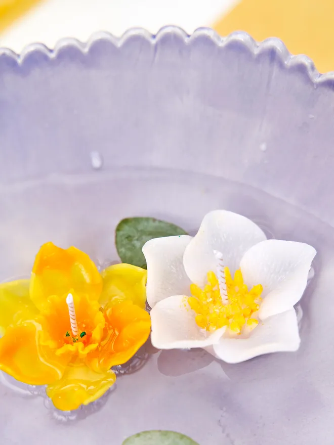 Floating flower candle