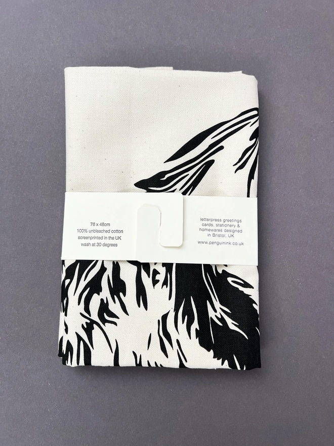 Folded tea towel with paper belly band