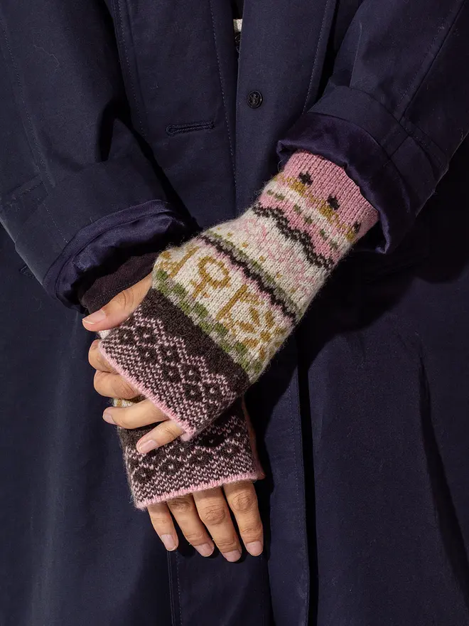fairisle wrist warmers in calamine