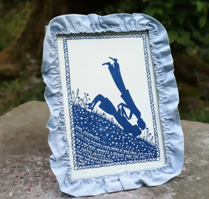 picture frame with blue ruffled border