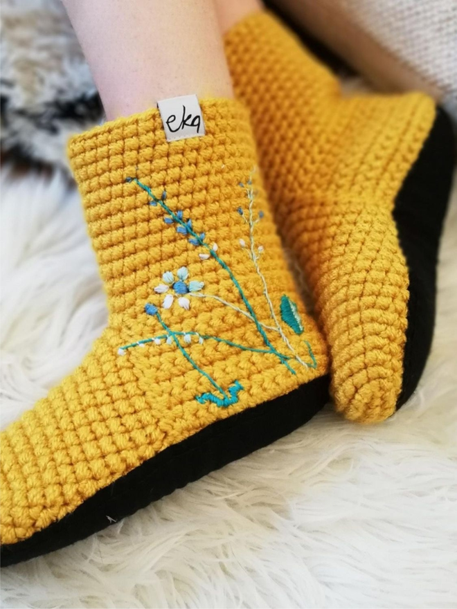 Slipper Socks With Embroidered Flowers