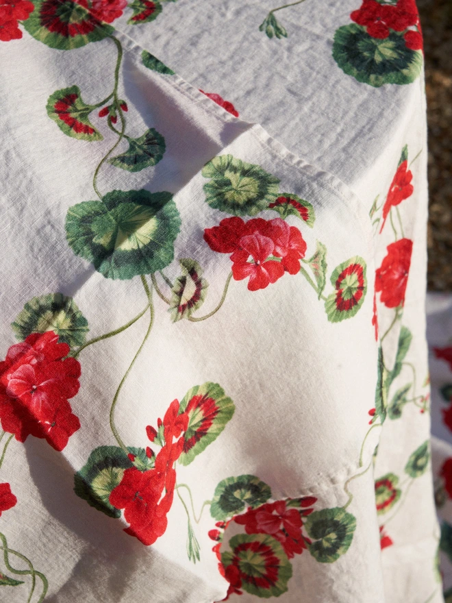Tablecloth printed with geraniums