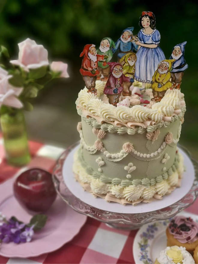 Snow white and the seven dwarfs cake toppers