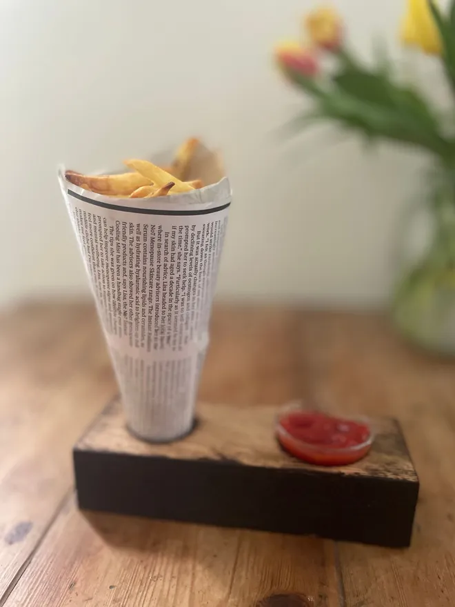 Chips and dip serving stand