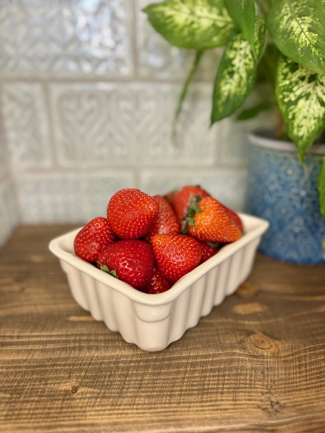 Ceramic berry punnet