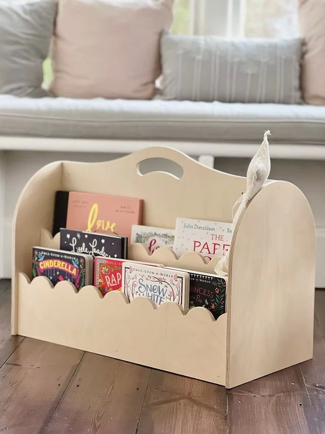 Jude Scalloped Montessori Portable Library Bookcase