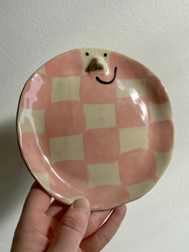 pink checkerboard side plate angle 