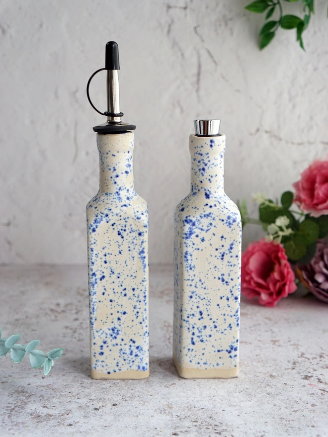 ceramic oil bottle, ceramic oil and vinegar bottle, ceramic gift, Jenny Hopps Pottery, duo of oil and vinegar bottles, ceramic gifts for her, gifts for mum, gifts for sister, gifts for friend, gifts for girlfriend, gift for dad, ceramic gift for dad, gift for husband, gift for son, gift for teens, gifts for teenagers, gift for home, homeware gift, 