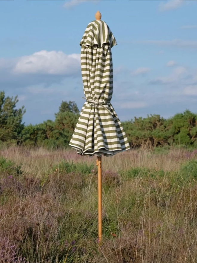 Striped Parasol. Parasol in mousse.