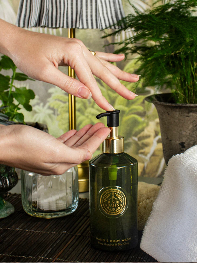 mandarin and sicilian bergamot hand and body wash. a green pump bottle containing natural hand and body wash.