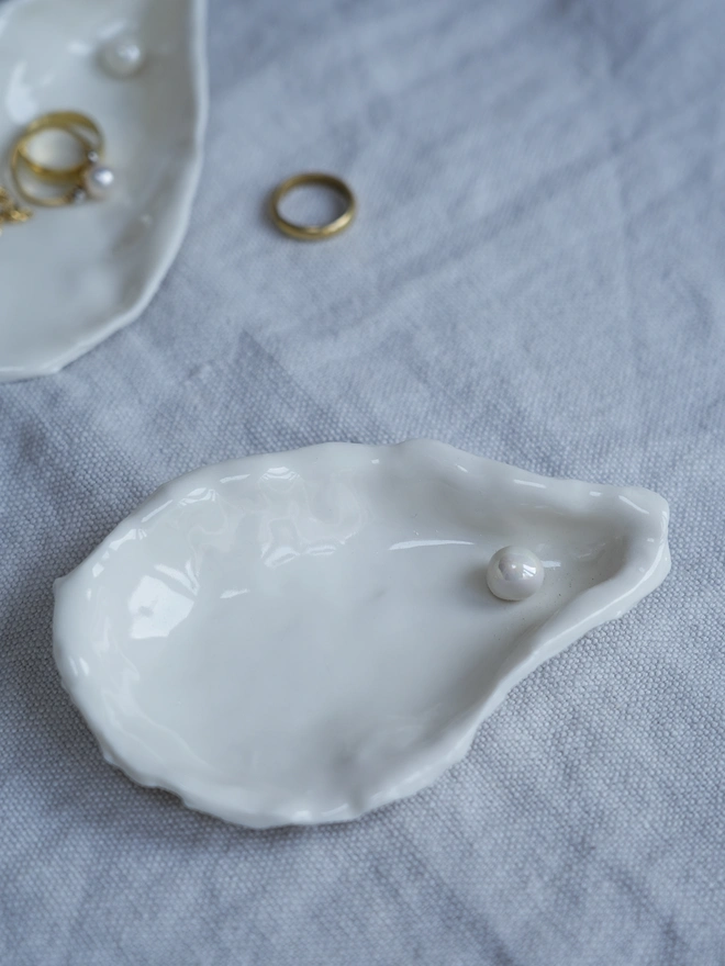 porcelain oyster dishes