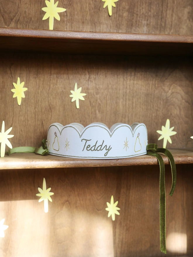 Embroidered Christmas Crown pear