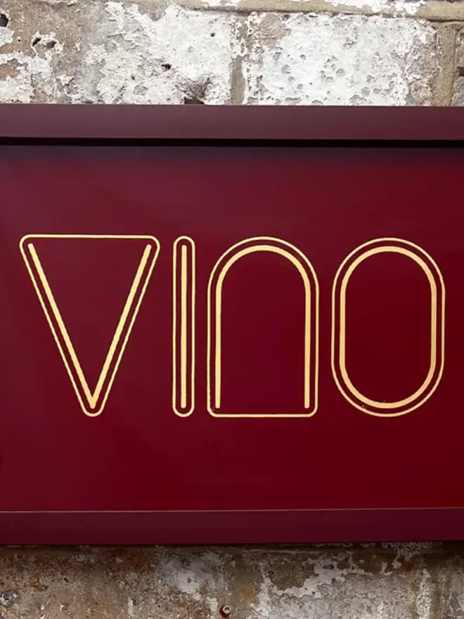 'Vino' Wine Serie Gold Leaf Glass Artwork, hanging in an exposed brick wall. 