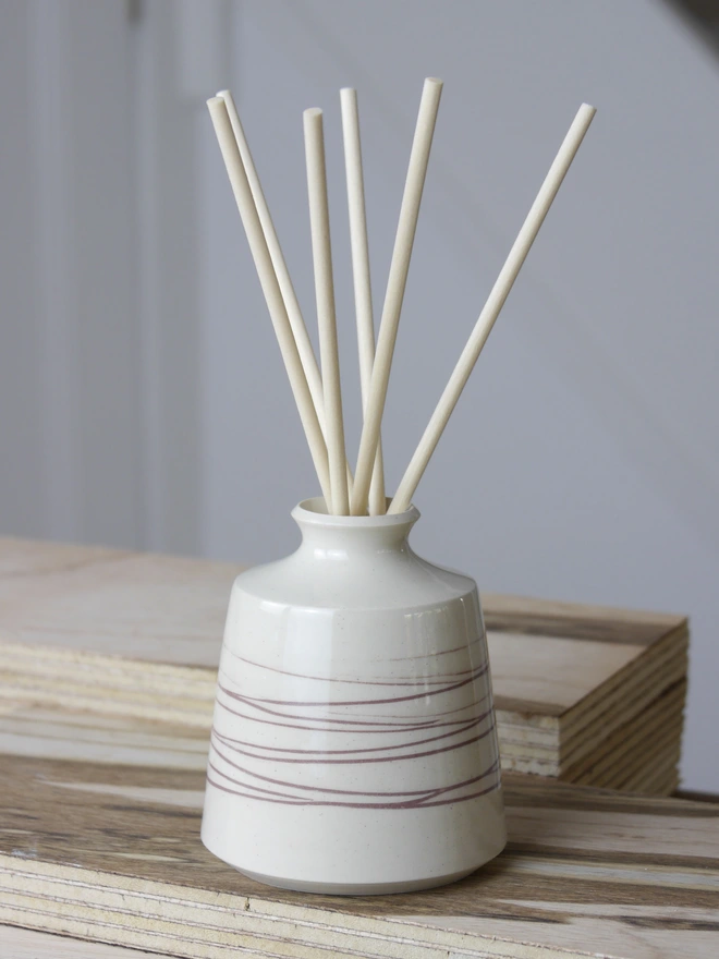 Ceramic Reed Diffuser with damson line detail