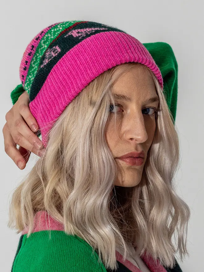 Model is wearing our fairisle bubblegum and kelly green beanie 