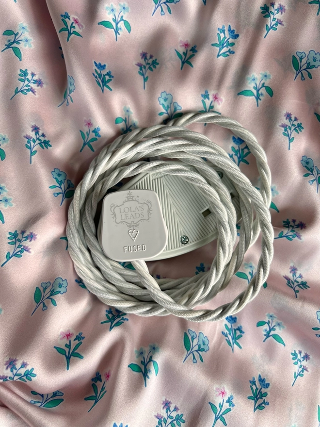 Lola's Leads Milk - White Fabric Extension Cable 
