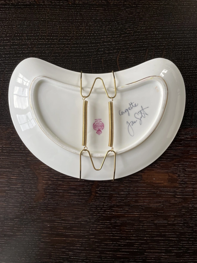 plate hanger