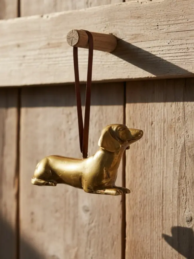 dachshund metal hanging decoration hanging on wood peg