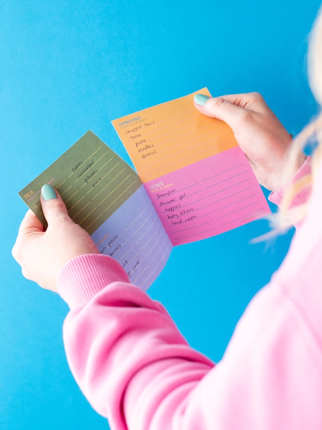 The tear off shopping list has perforated sections making it easy to tear off the section of shopping list you need 