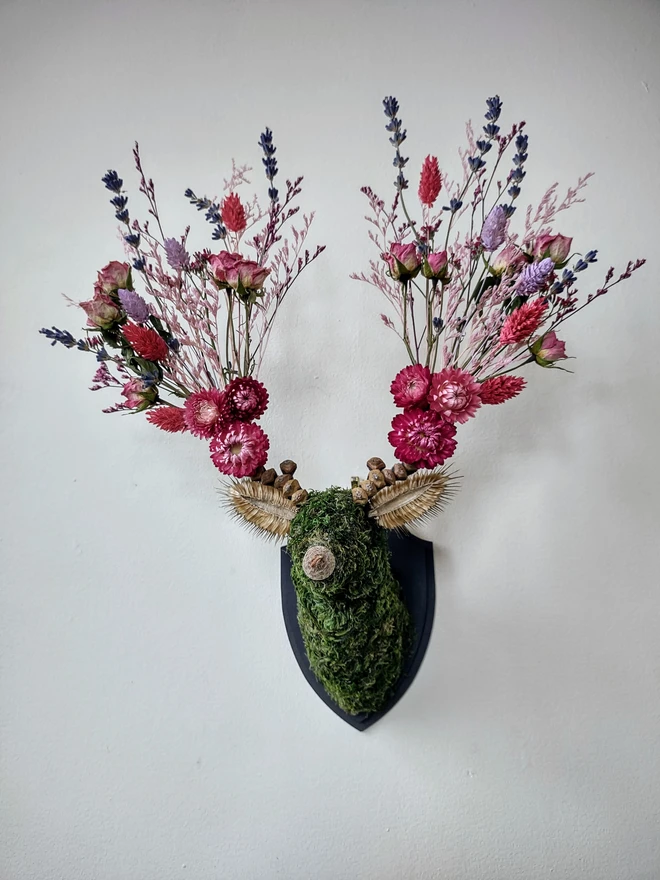 Handcrafted Dried Flower 'LOVE Mini' Deer Wall Hanging