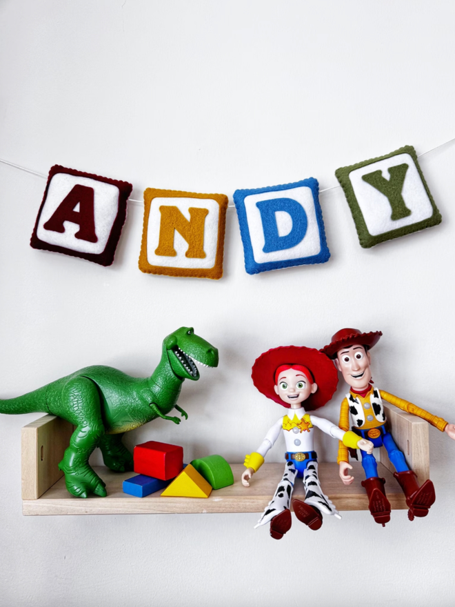 Toy Story Garland. A garland in multiple colours with a Toy Story theme.