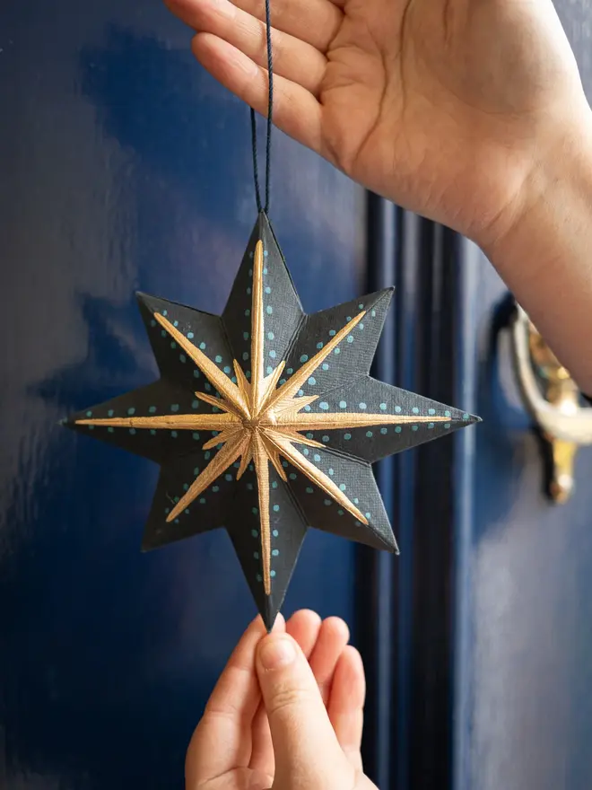 Twinkling Star Screen-Printed Board Decoration (Set Of 6)