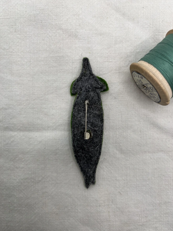 Pea pod clasp