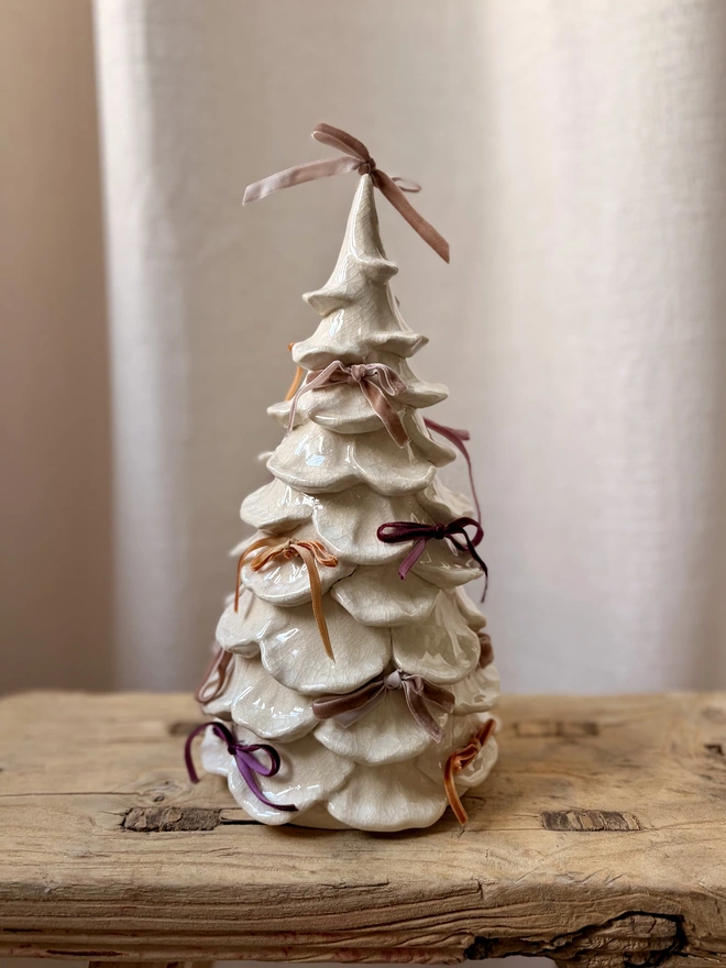 Ceramic Christmas tree decoration, white crackle glaze, velvet bows