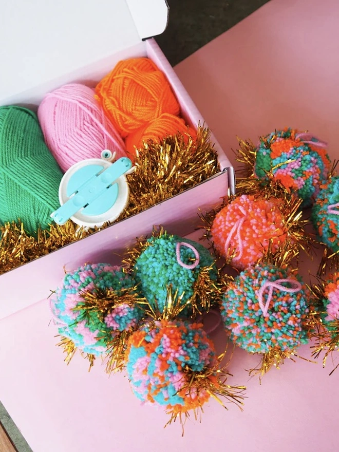 Tinsel Pom Pom Bauble Kit