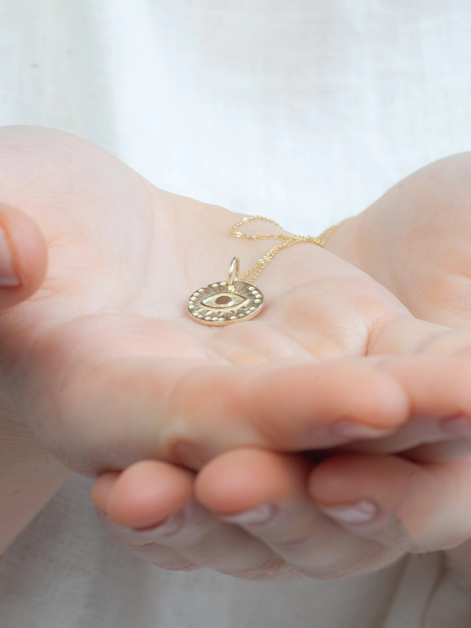 9ct Gold Evil Eye Round Pendant 