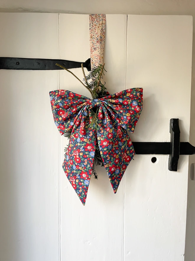 Betsy Stars Oversized Bow decoration