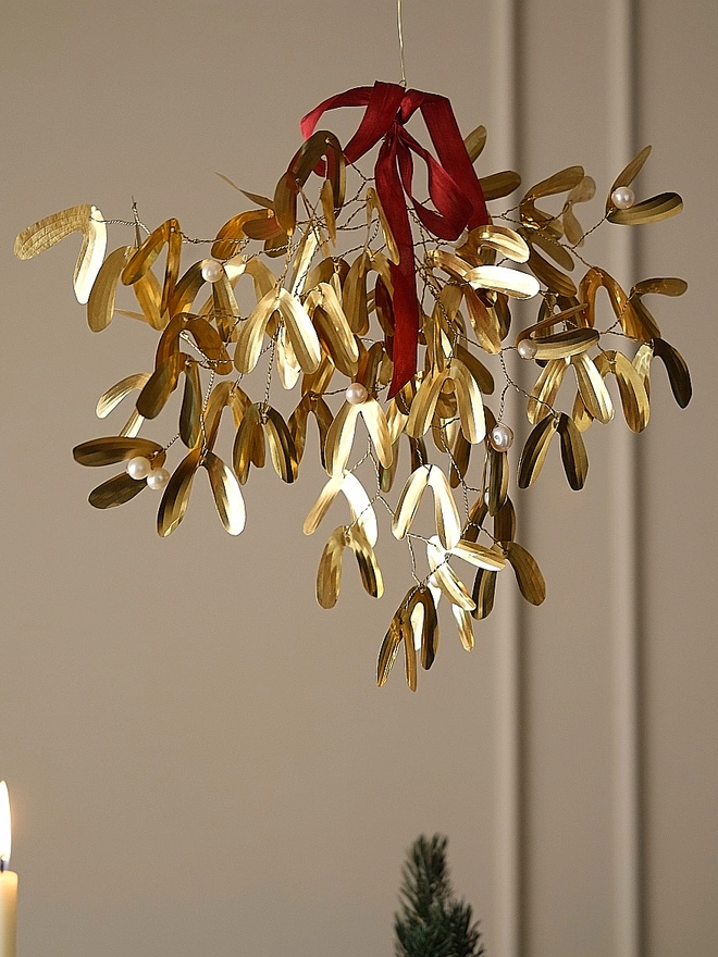 Brass Pearl Mistletoe 
