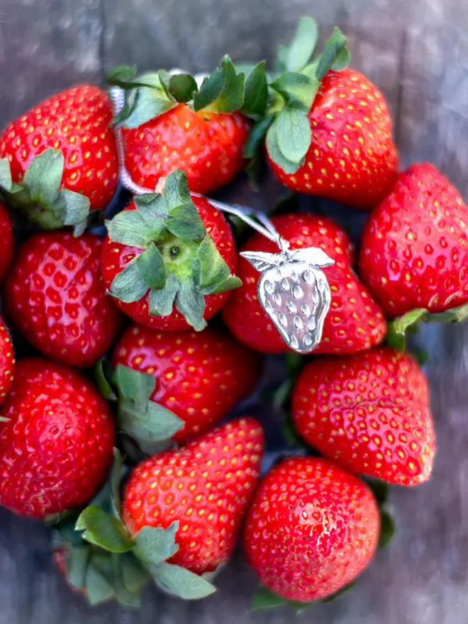 Strawberry Necklace Silver