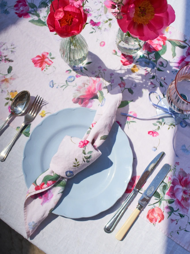 PRINTED PEONY BLOOM NAPKIN