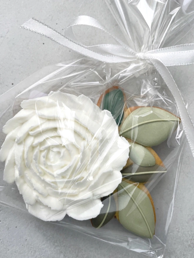 wedding flower biscuit