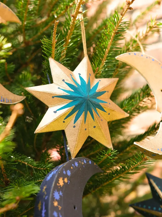 Golden Star Screen-Printed Board Decoration (Set Of 6)