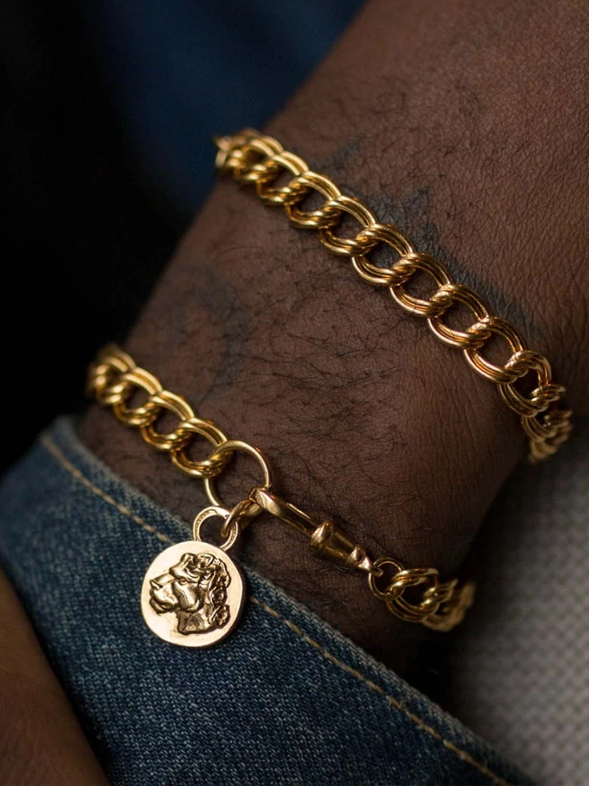 Lioness bracelet on double curb chain