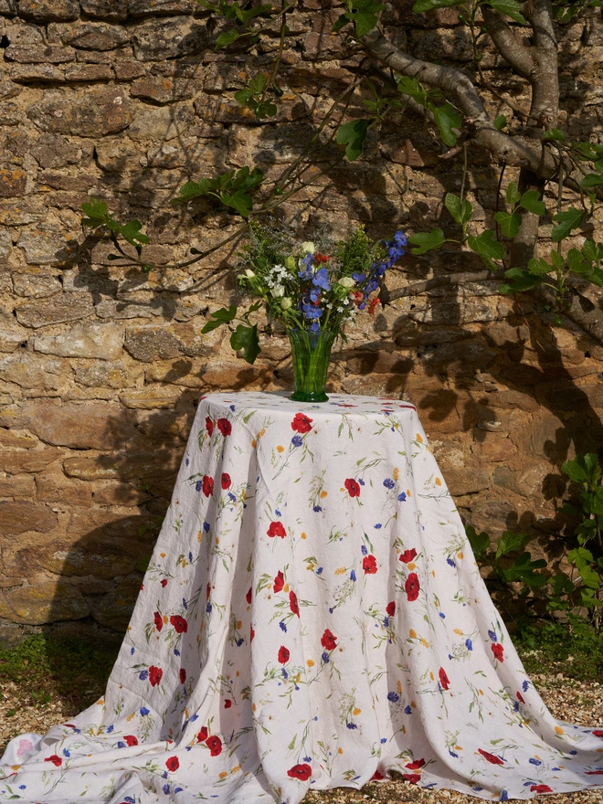 Table linen printed with summer florals