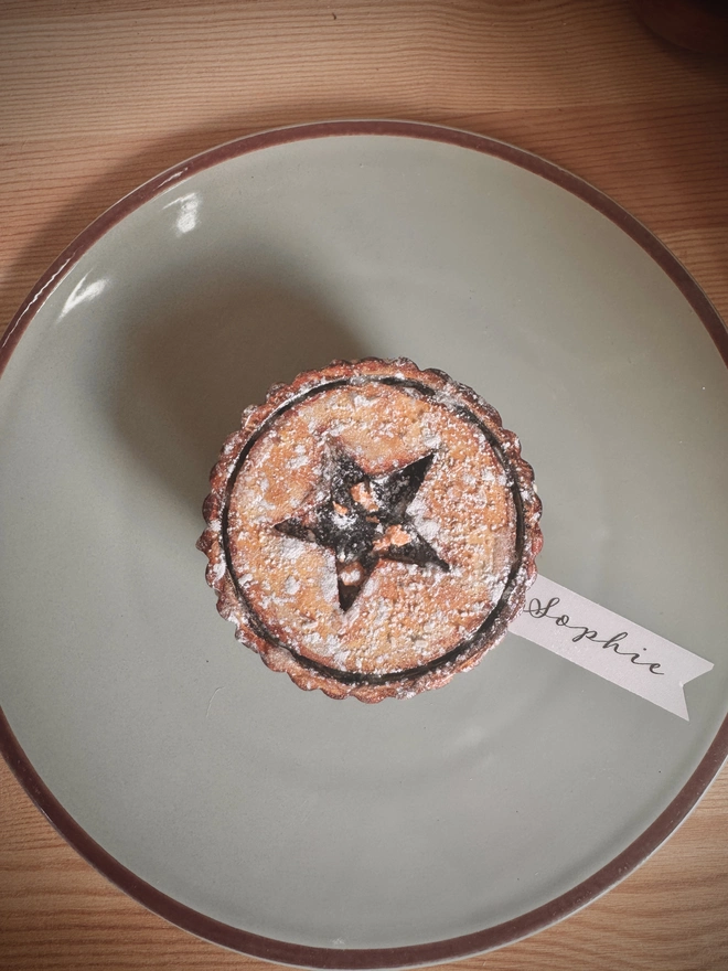 Wooden christmas mince pie place setting