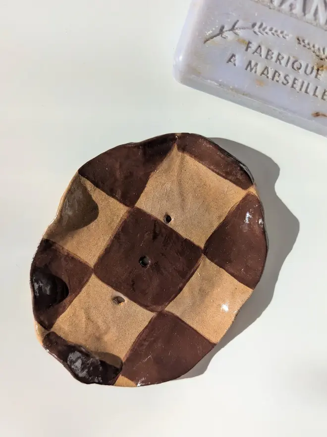 Check Wavy Soap Dish