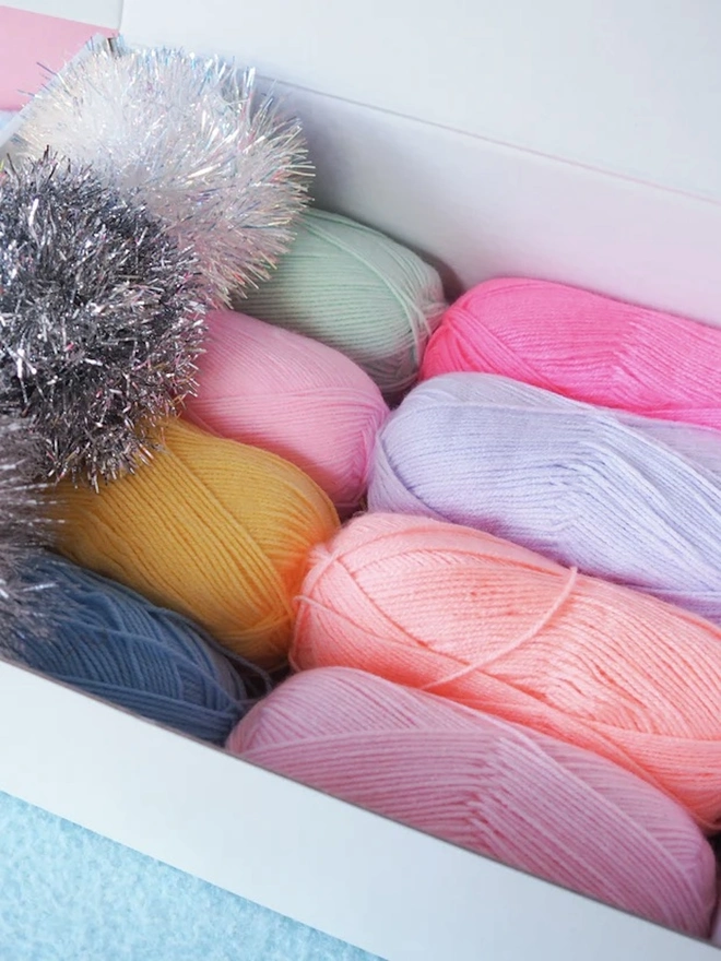 XL Tinsel Pom Pom Wreath Kit - Pastel