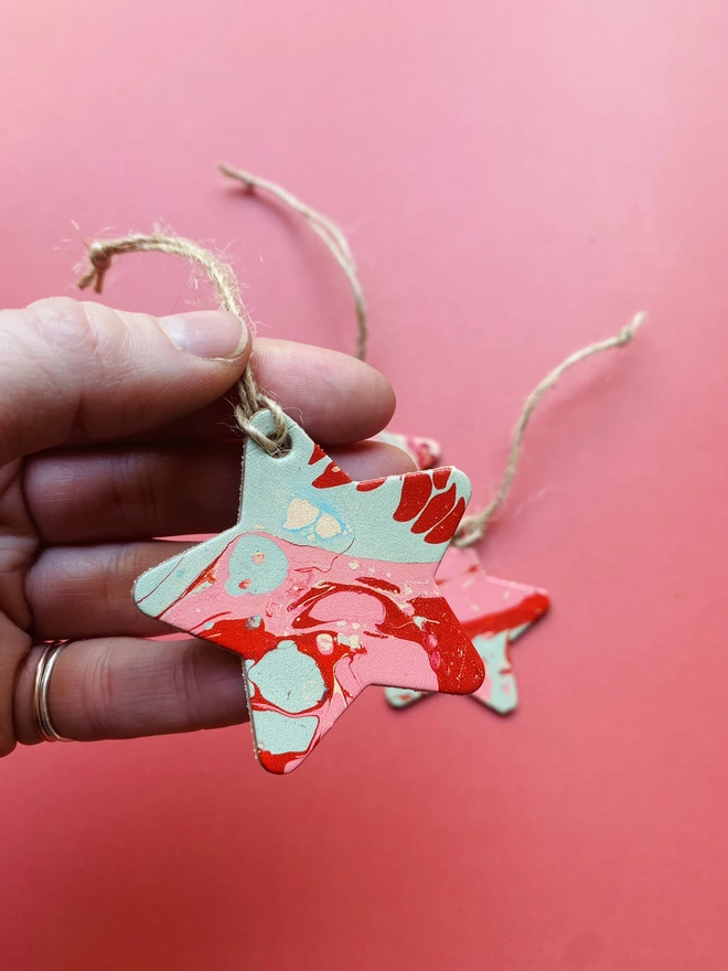 Marbled Christmas star decoration pink