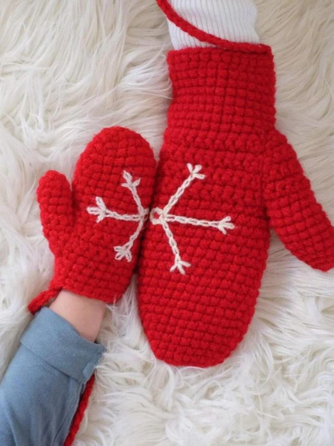 Snowflake Mittens For Children in red 
